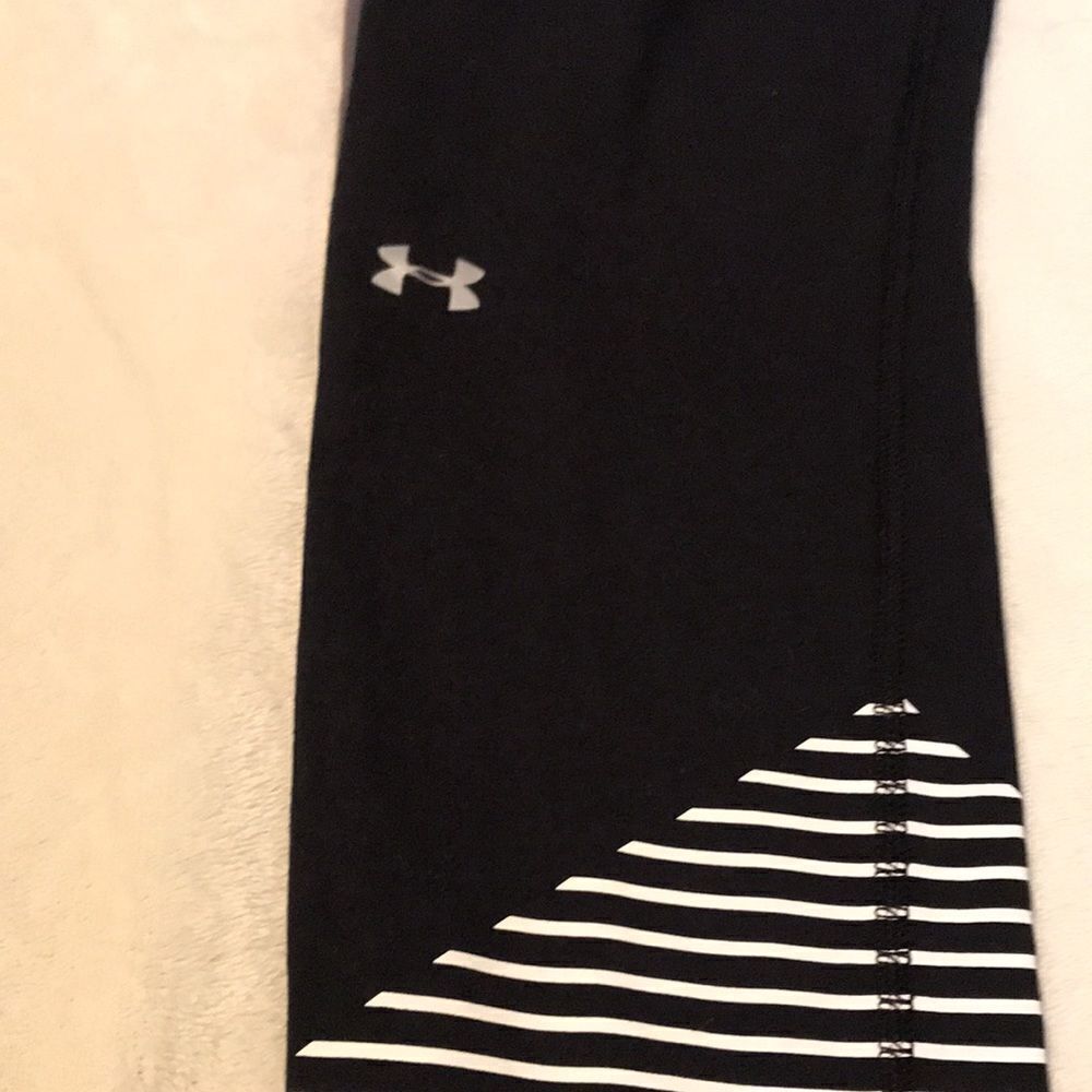 Under Armour Black & White Leggings - Size Medium - Picture 4 of 9